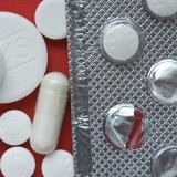 Dans cette proposition conjointe de rachat remise à la banque Lazard, BC Partners a accepté "un certain nombre de contraintes" dictées par le gouvernement telles que le maintien en France du siège social et d'"une grande majorité de la production" de médicaments, détaille-t-on. (KEYSTONE/G. Bally) KEYSTONE/GAETAN BALLY